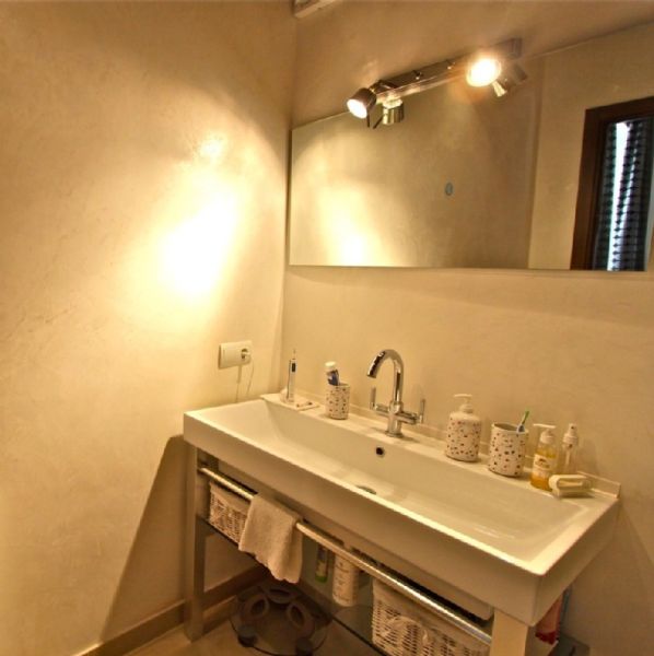 Large and elegant two-storey apartment with pool and garden - AP 108