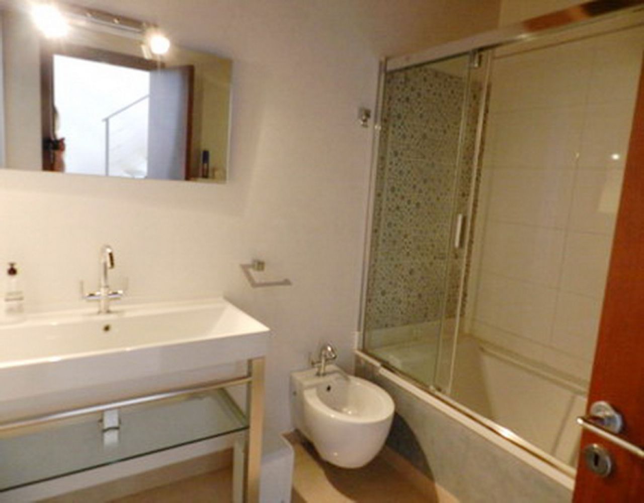 Large and elegant two-storey apartment with pool and garden - AP 108