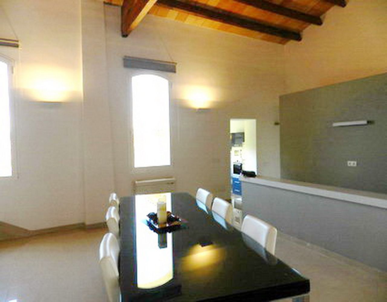 Large and elegant two-storey apartment with pool and garden - AP 108