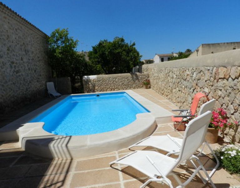 Large and elegant two-storey apartment with pool and garden - AP 108