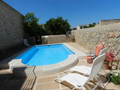 Large and elegant two-storey apartment with pool and garden - AP 108