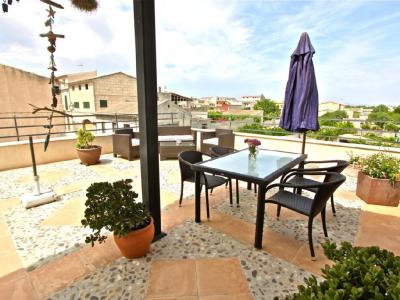 Large and elegant two-storey apartment with pool and garden - AP 108