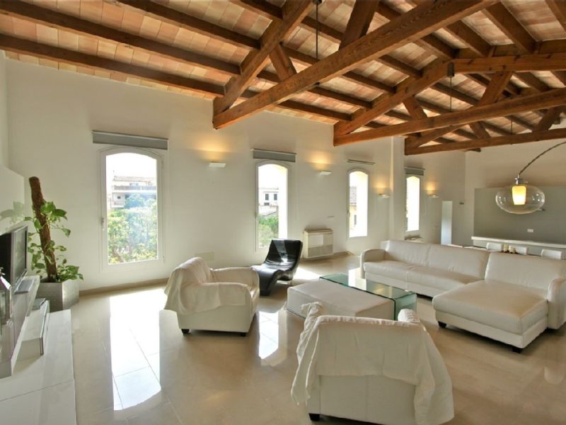 Large and elegant two-storey apartment with pool and garden - AP 108