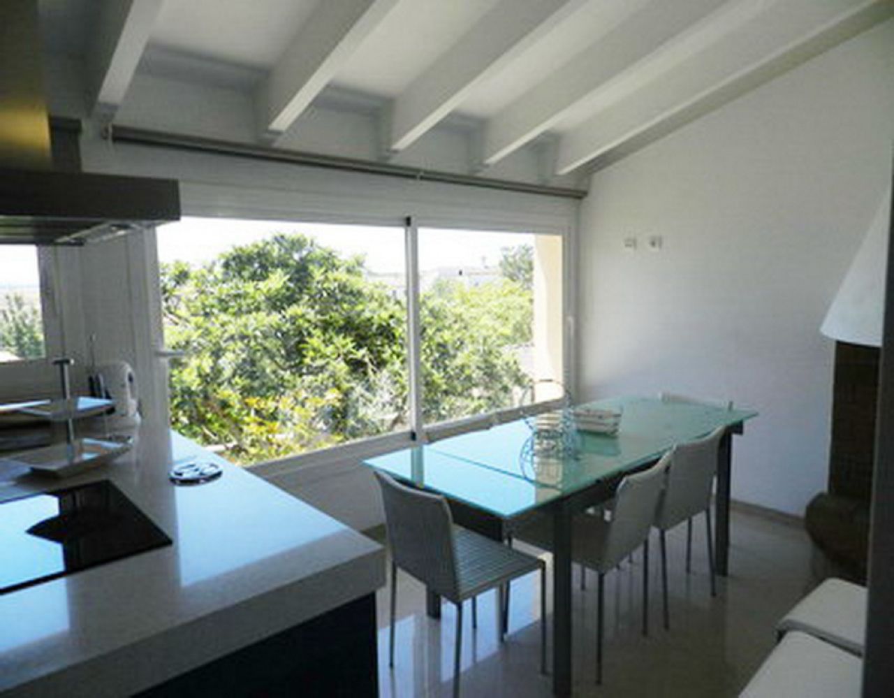 Large and elegant two-storey apartment with pool and garden - AP 108