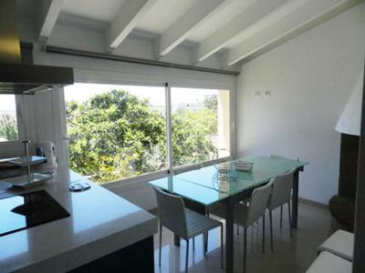 Large and elegant two-storey apartment with pool and garden - AP 108