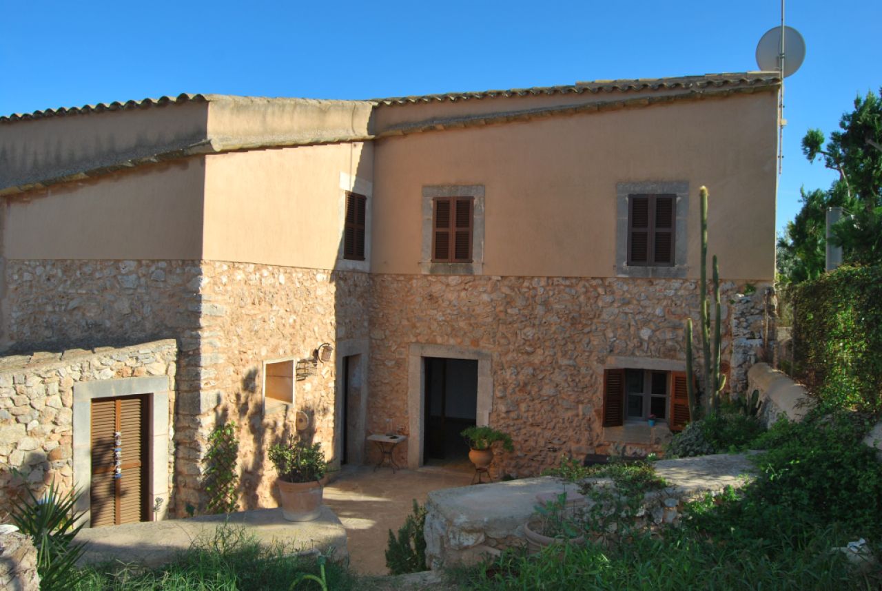 Grosses und unmöbl. 2 Etagendorfhaus mit Innenhof und Gartenanteil in Alqueria Blanca --- DH 114
