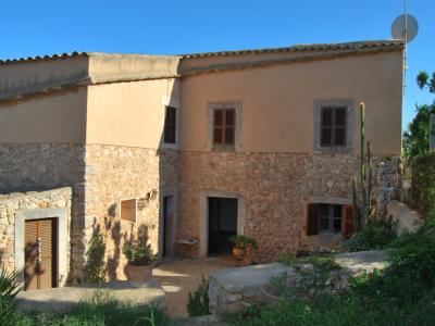 Grosses und unmöbl. 2 Etagendorfhaus mit Innenhof und Gartenanteil in Alqueria Blanca --- DH 114