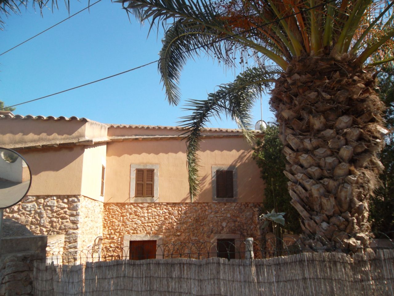 Grosses und unmöbl. 2 Etagendorfhaus mit Innenhof und Gartenanteil in Alqueria Blanca --- DH 114