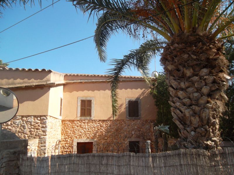 Grosses und unmöbl. 2 Etagendorfhaus mit Innenhof und Gartenanteil in Alqueria Blanca --- DH 114