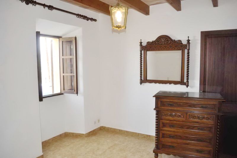 Grosses und unmöbl. 2 Etagendorfhaus mit Innenhof und Gartenanteil in Alqueria Blanca --- DH 114