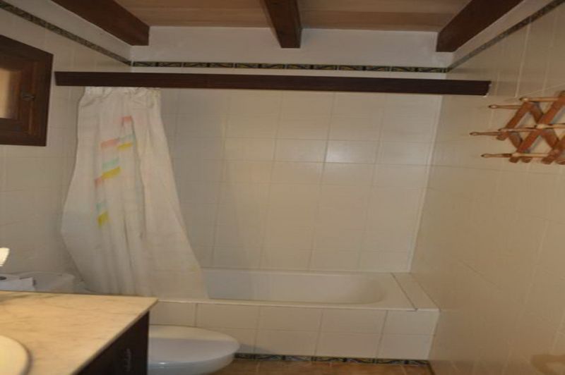 Grosses und unmöbl. 2 Etagendorfhaus mit Innenhof und Gartenanteil in Alqueria Blanca --- DH 114