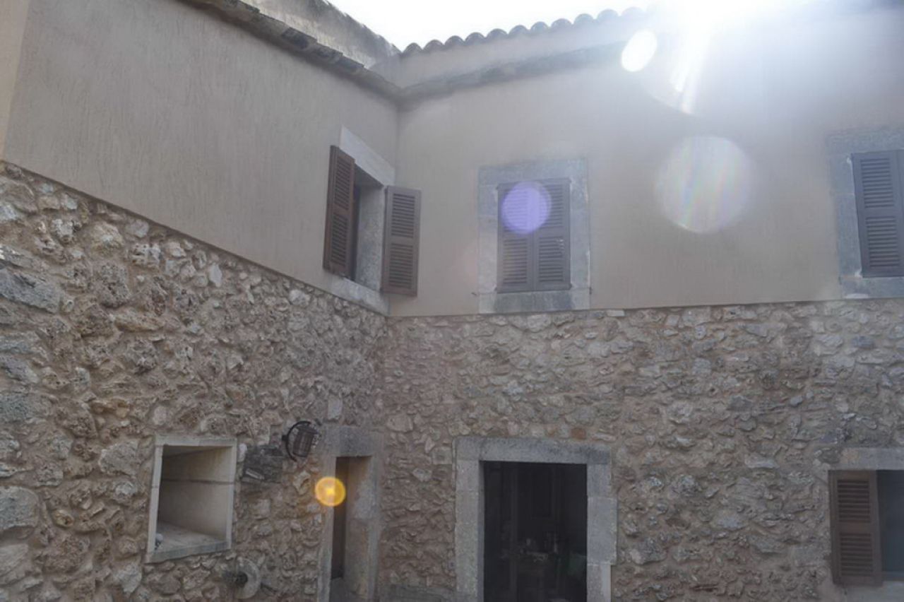 Grosses und unmöbl. 2 Etagendorfhaus mit Innenhof und Gartenanteil in Alqueria Blanca --- DH 114