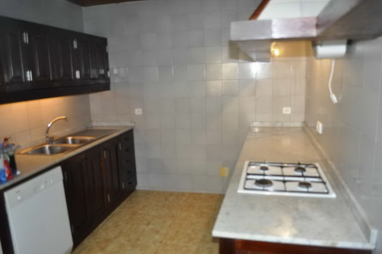 Grosses und unmöbl. 2 Etagendorfhaus mit Innenhof und Gartenanteil in Alqueria Blanca --- DH 114