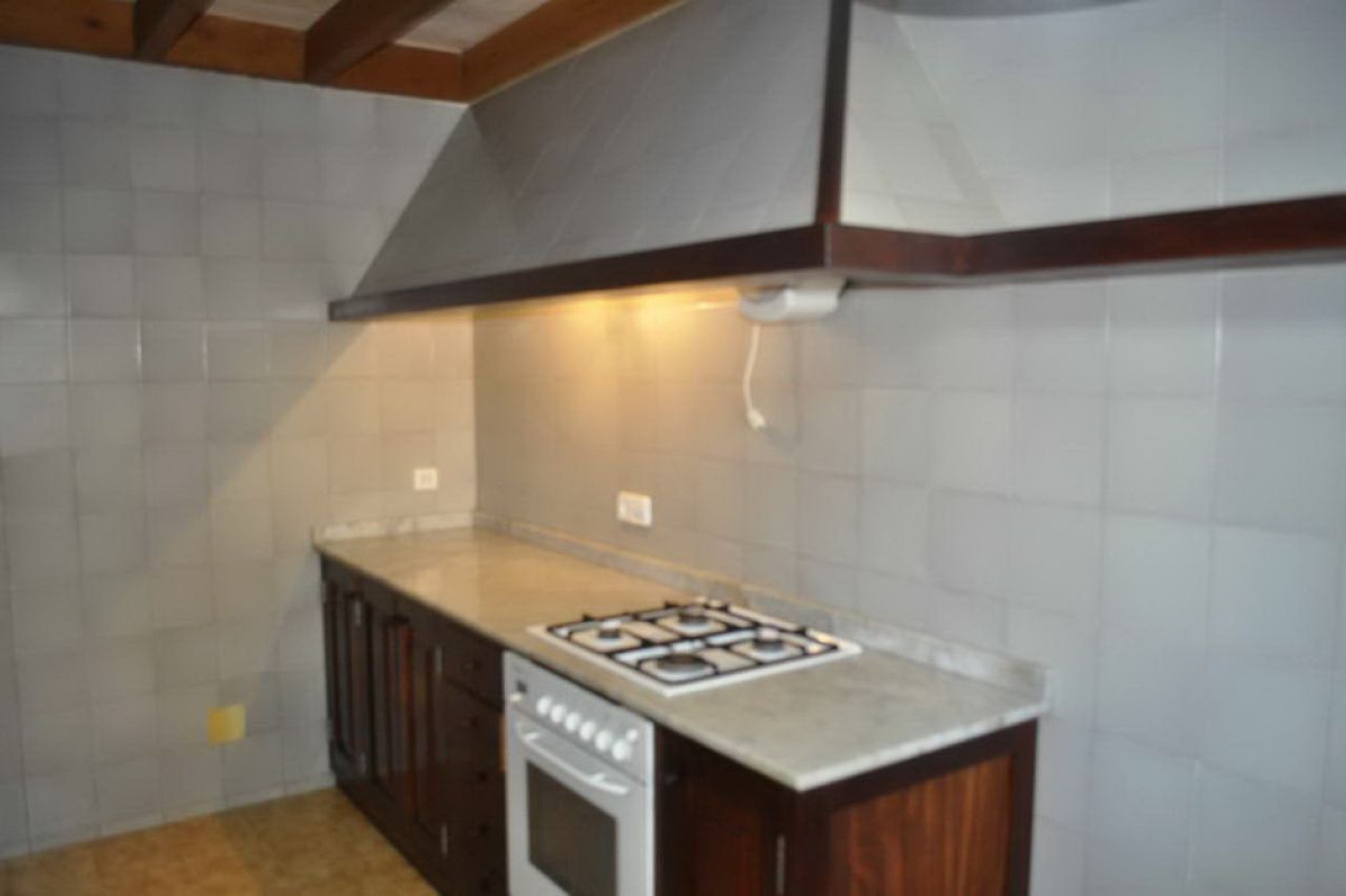 Grosses und unmöbl. 2 Etagendorfhaus mit Innenhof und Gartenanteil in Alqueria Blanca --- DH 114