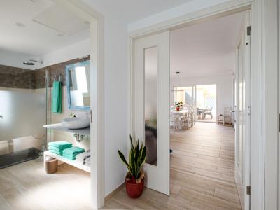 Spacious terraced house with pool and roof terrace in SIllot