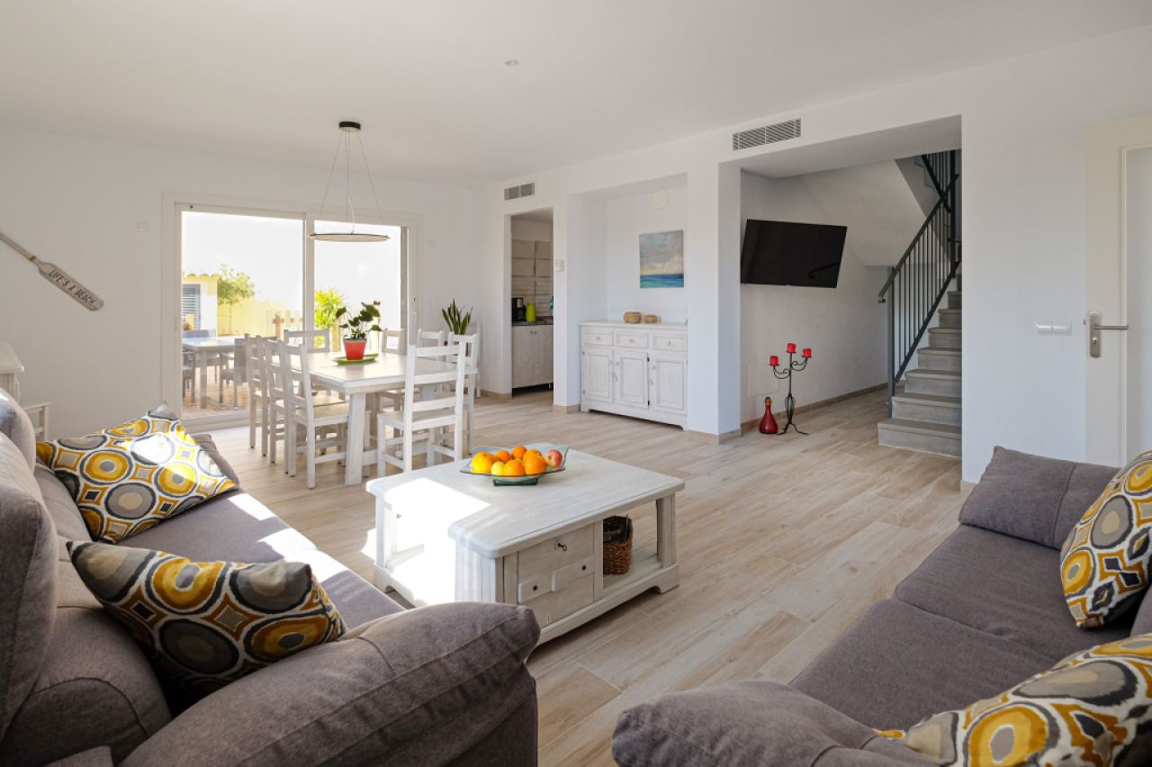 Großzügiges Reihenhaus mit Pool und Dachterrasse in SIllot