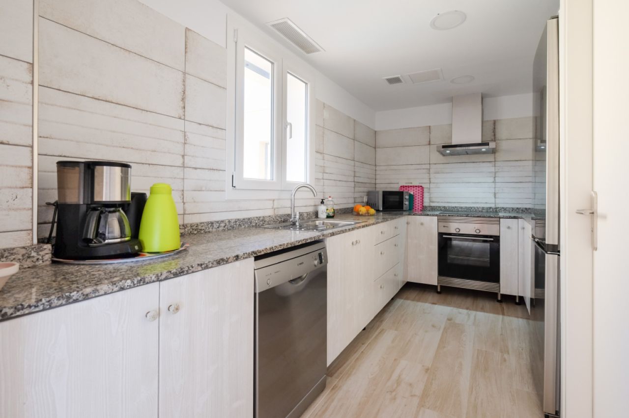 Großzügiges Reihenhaus mit Pool und Dachterrasse in SIllot