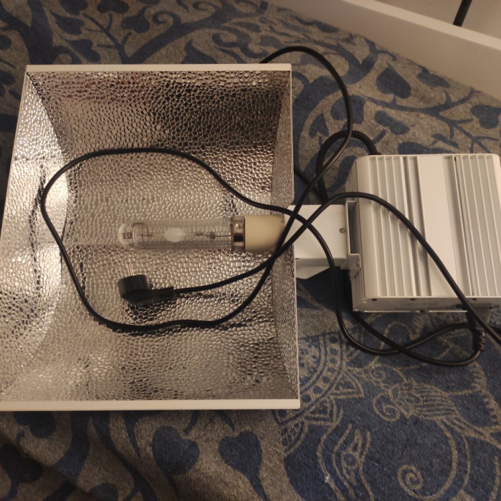 Grow tent incl. equipment