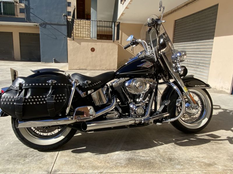 ️ Harley-Davidson Heritage Softail – well-maintained garage-kept vehicle