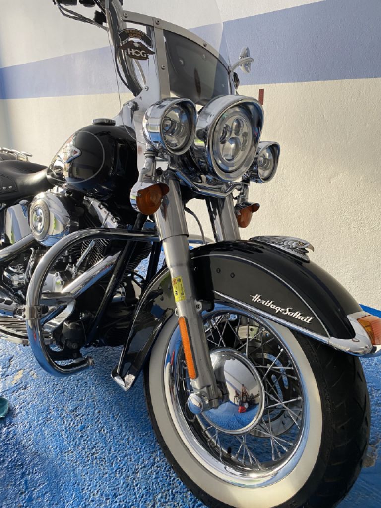️ Harley-Davidson Heritage Softail – well-maintained garage-kept vehicle