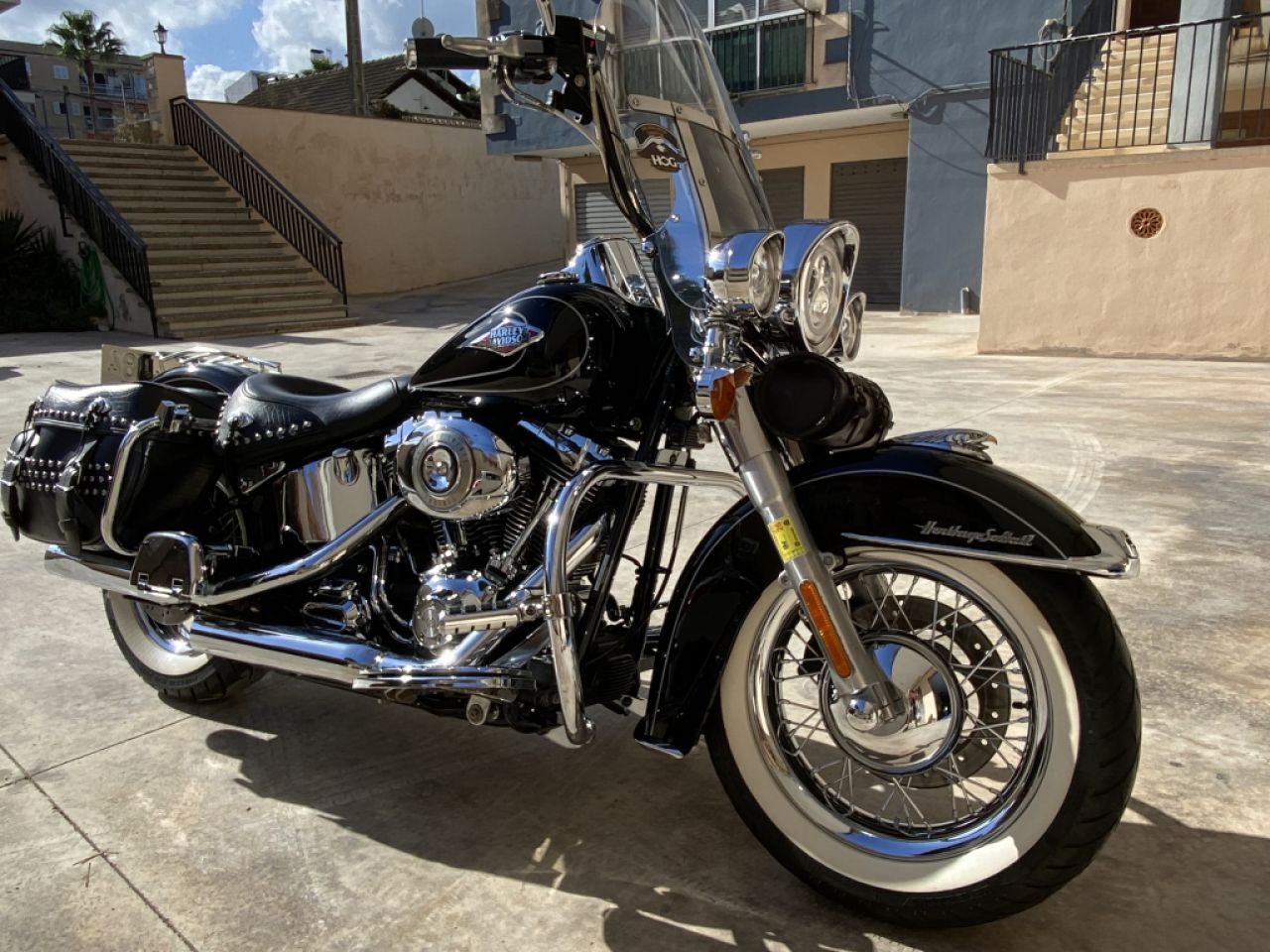 ️ Harley-Davidson Heritage Softail – well-maintained garage-kept vehicle