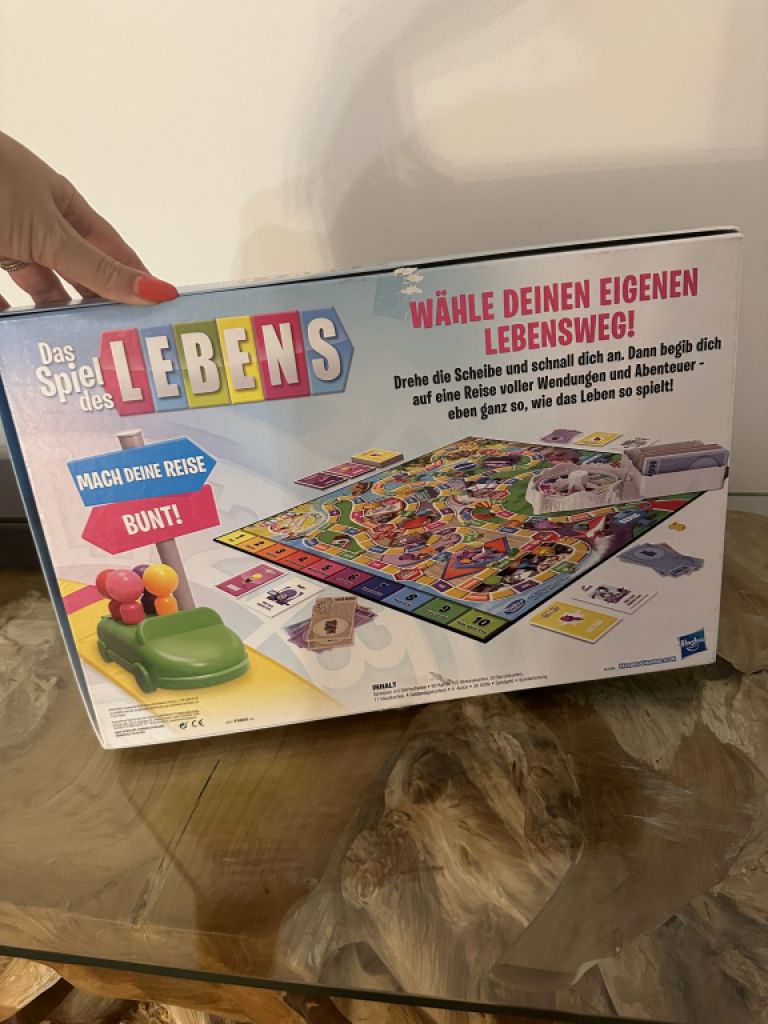 Hasbro - Das Spiel des Lebens, Brettspiel für die ganze Familie für 2 – 4 Spieler (Deutsch)