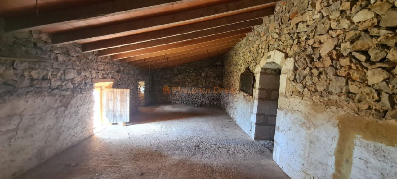 House for sale in a very quiet area 4km from Sant Llorenç