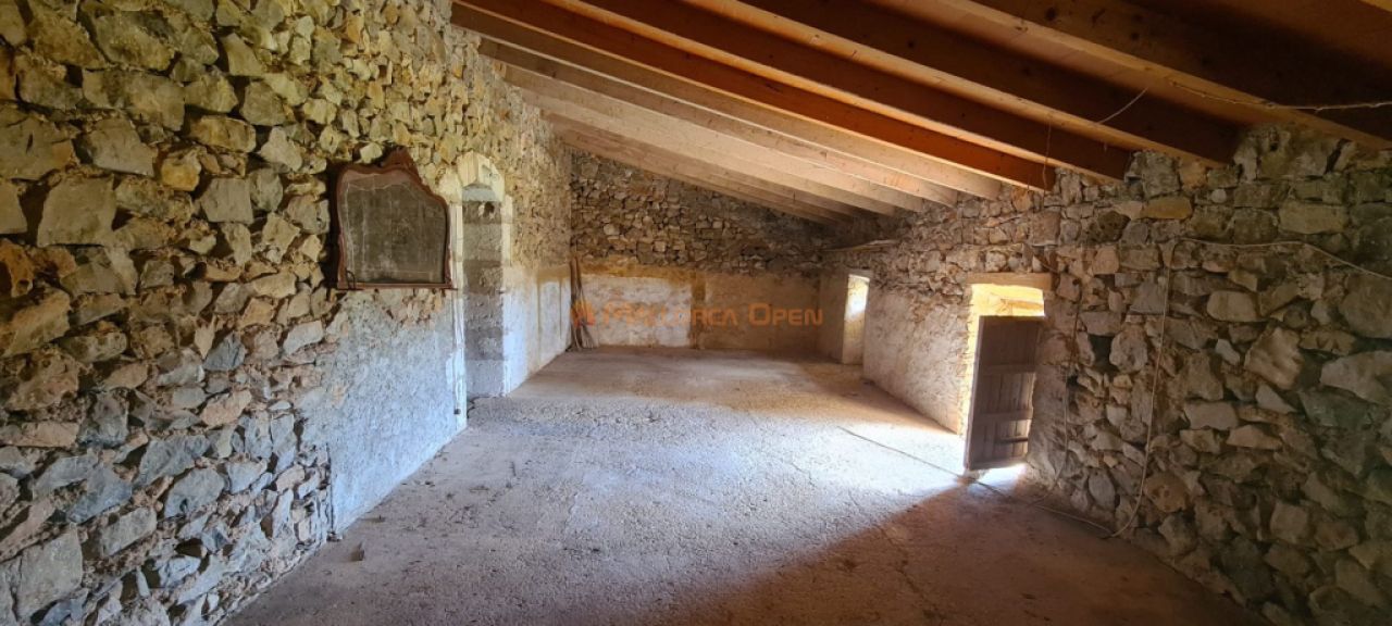 House for sale in a very quiet area 4km from Sant Llorenç