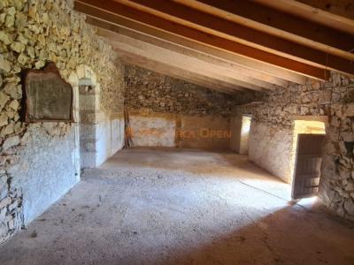 House for sale in a very quiet area 4km from Sant Llorenç