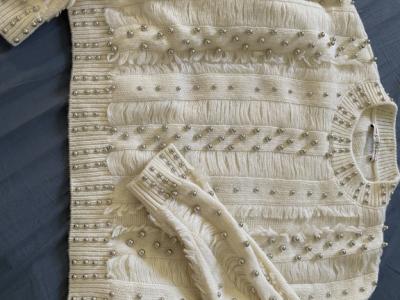 Heller GUESS Pullover mit Metallkügelchen