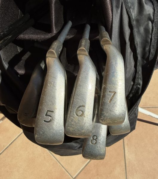 Herren-Golftasche mit komplettem Schlägersatz inkl. diverse Driver