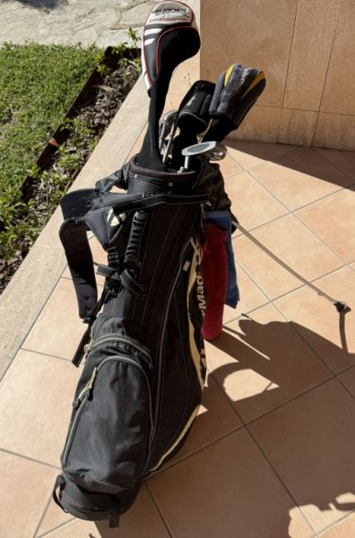 Herren-Golftasche mit komplettem Schlägersatz inkl. diverse Driver