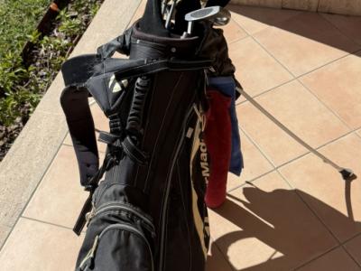 Herren-Golftasche mit komplettem Schlägersatz inkl. diverse Driver