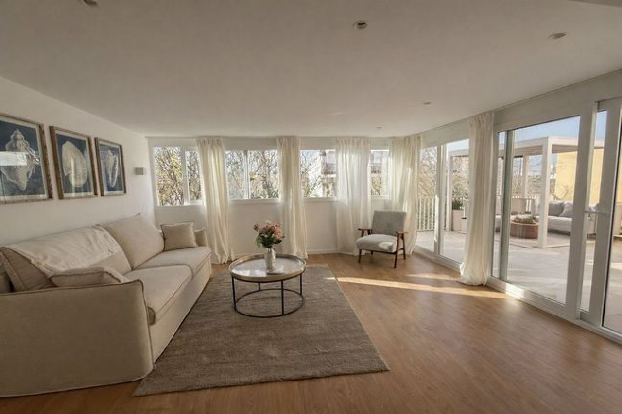 Precioso ático recién reformado con vistas al mar en Molinar