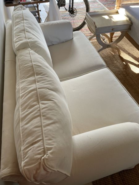 Cama con dosel y sofá a juego