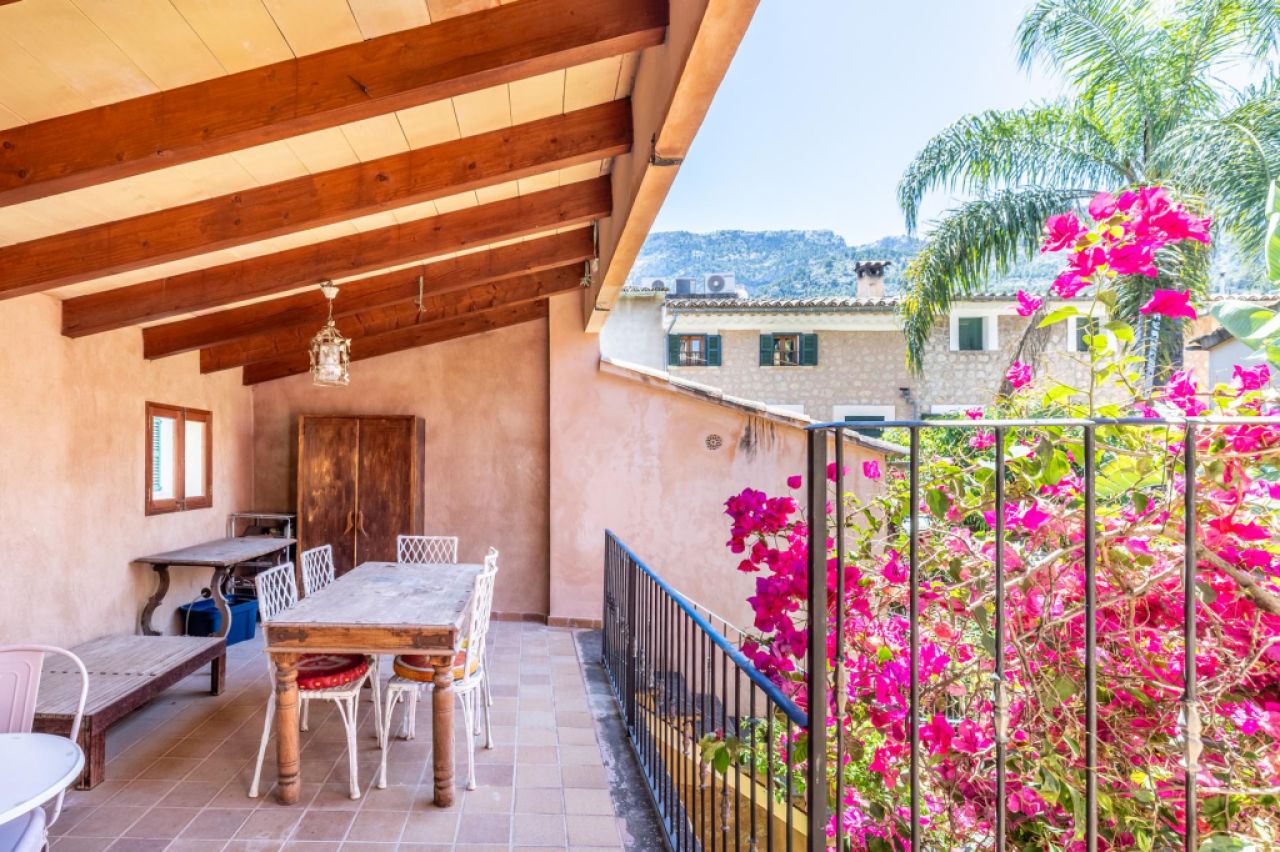 Casa adosada histórica en Sóller cerca del centro