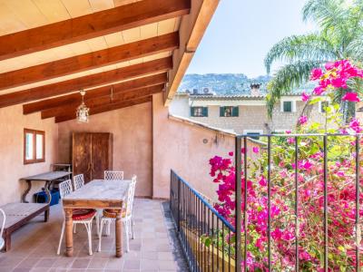 Casa adosada histórica en Sóller cerca del centro
