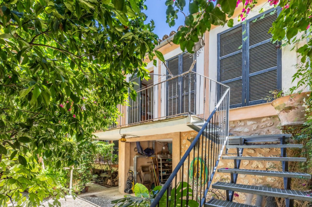 Casa adosada histórica en Sóller cerca del centro