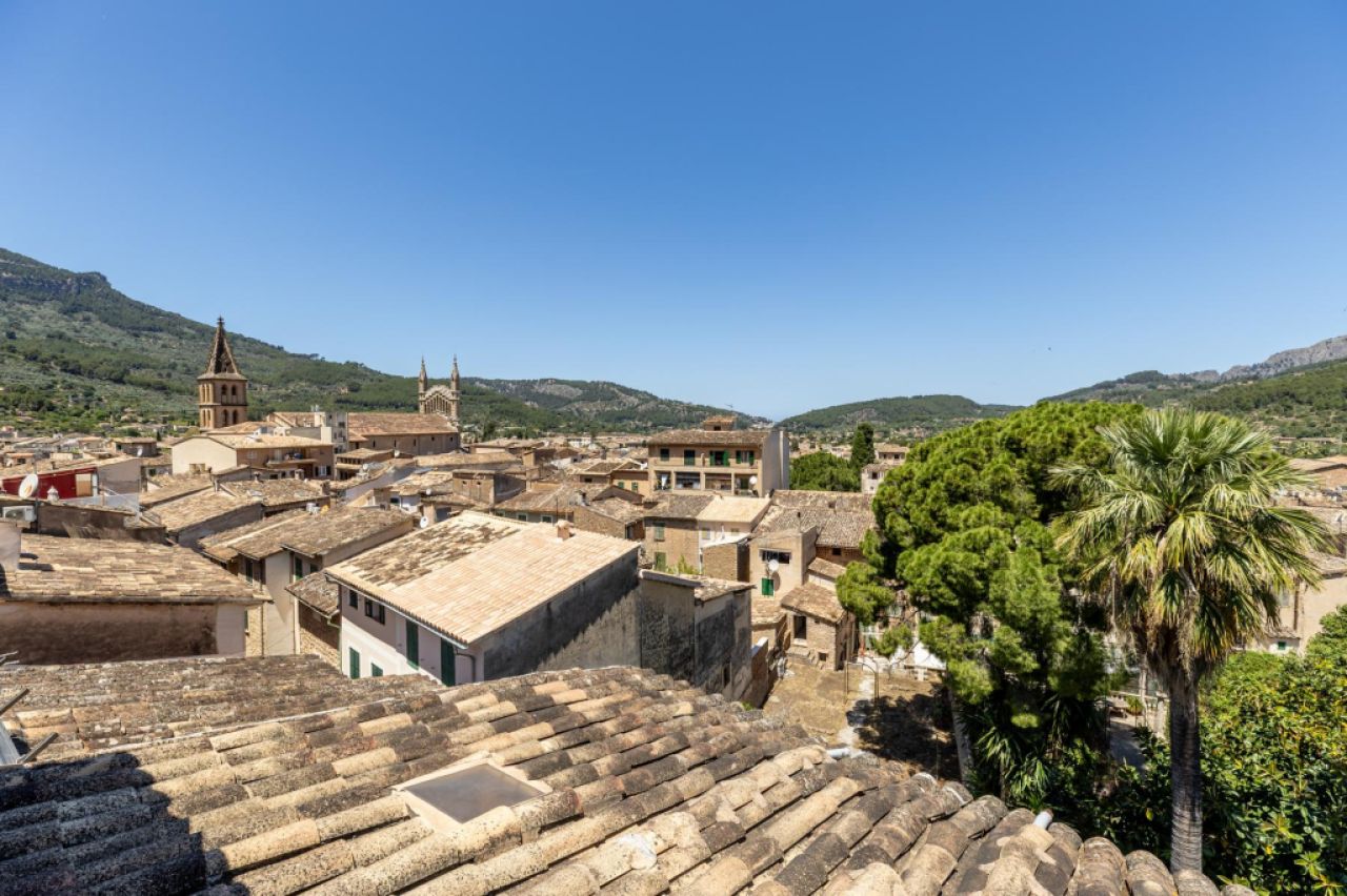 Casa adosada histórica en Sóller cerca del centro
