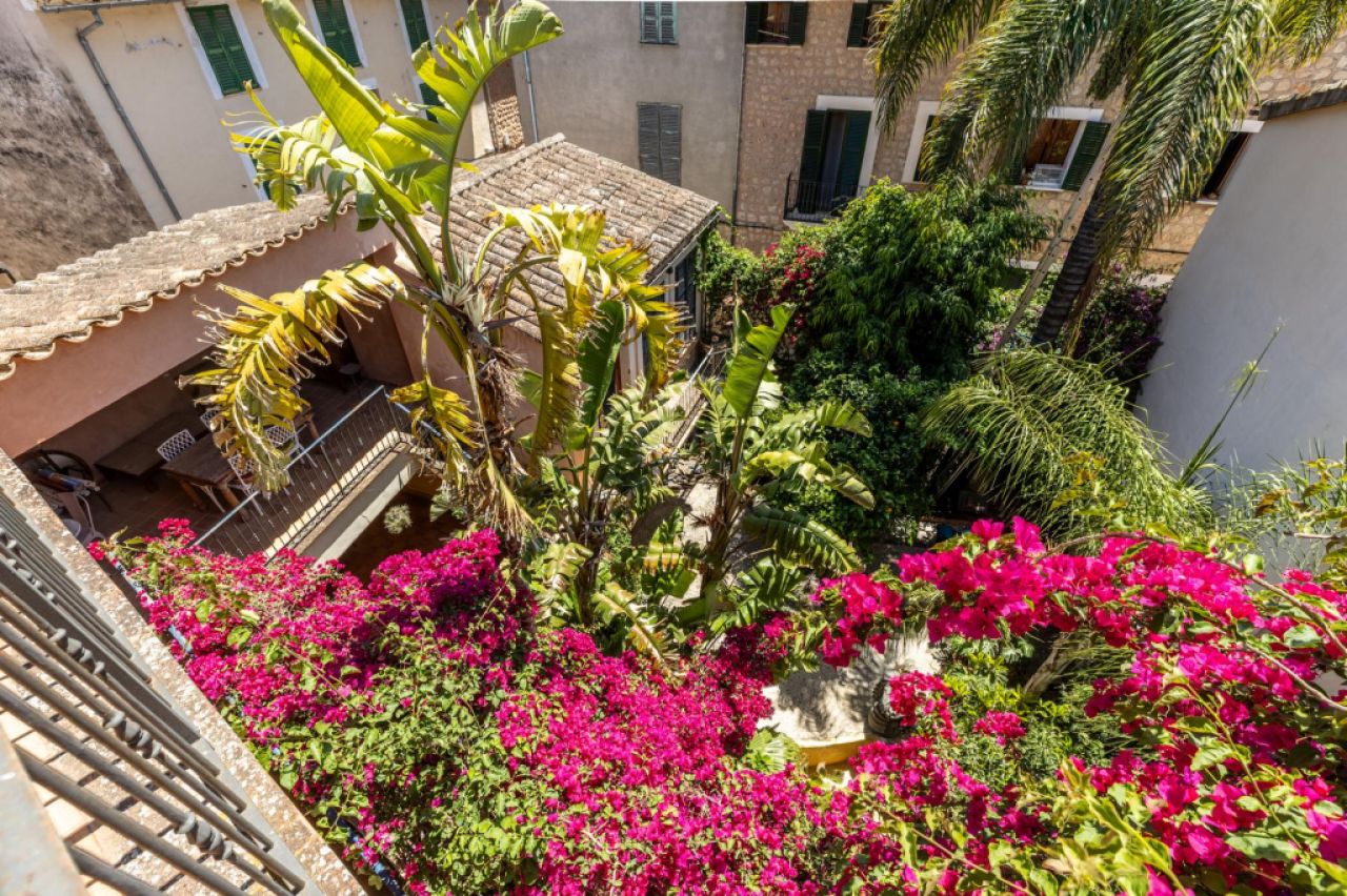 Casa adosada histórica en Sóller cerca del centro