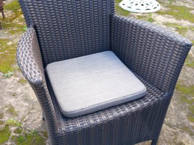 Hochwertige Gartenstühle aus Polyrattan mit Armlehne