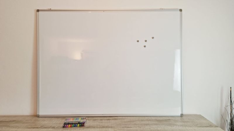 High-quality magnetic board 90x120 cm white