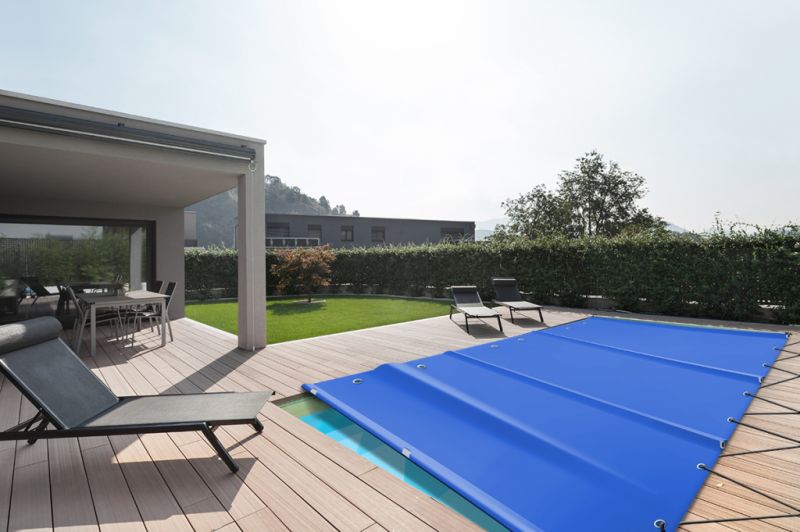 High-quality Like-new Pool Cover XL 950 cm x 450 cm Light Blue