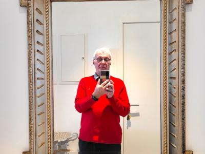 High-quality mirror in an elegant frame