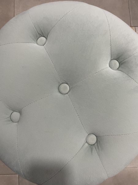 Hocker mit Stoffbezug