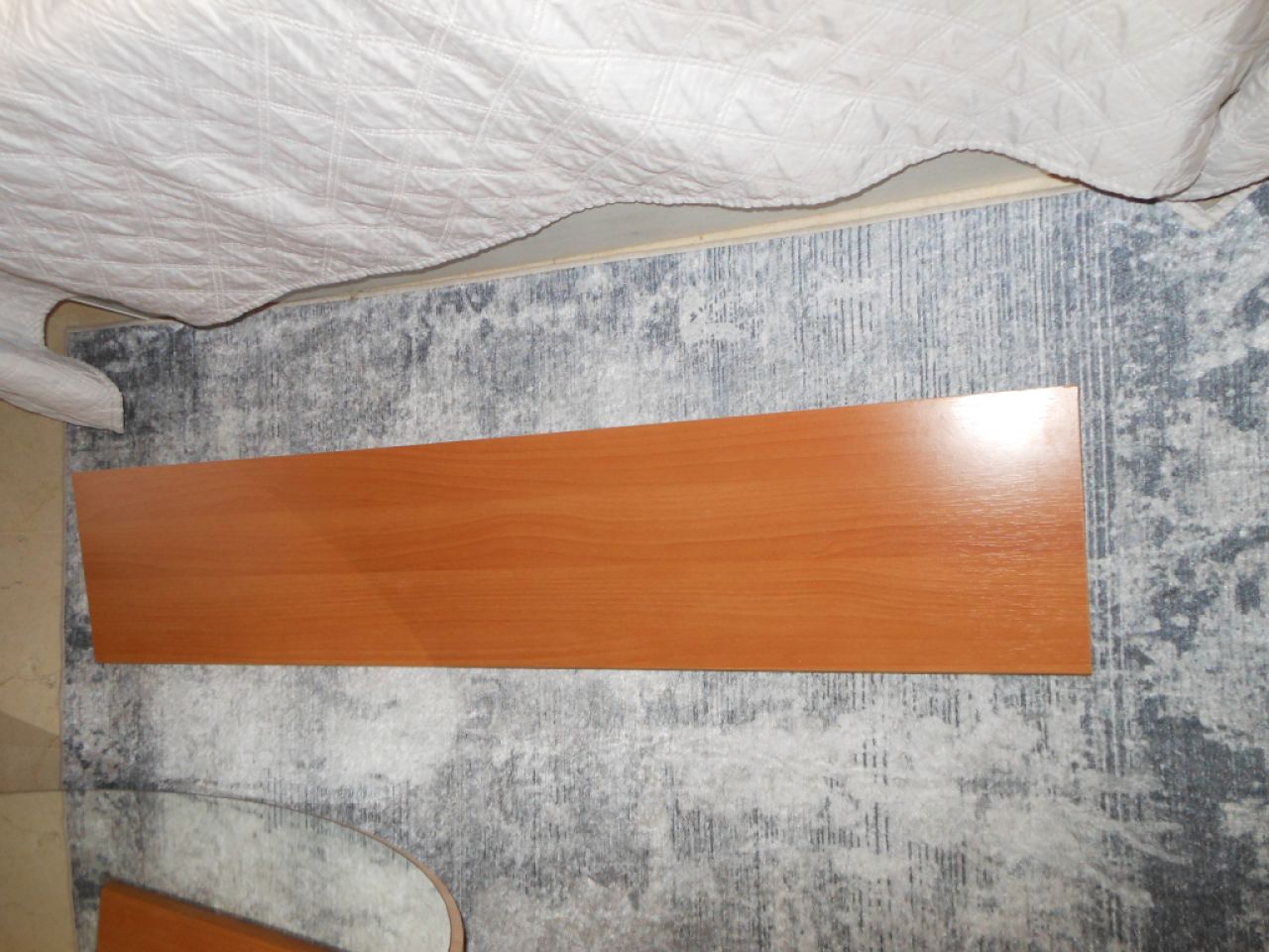 Hola , hier bieten wir wegen Wechsel ein großes Sideboard inkl. 2 passende Regale ,Spiegel an