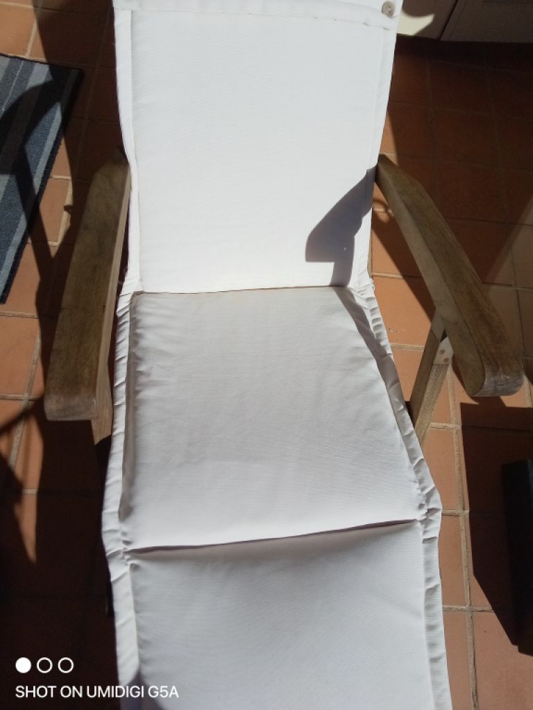 Wooden garden lounger