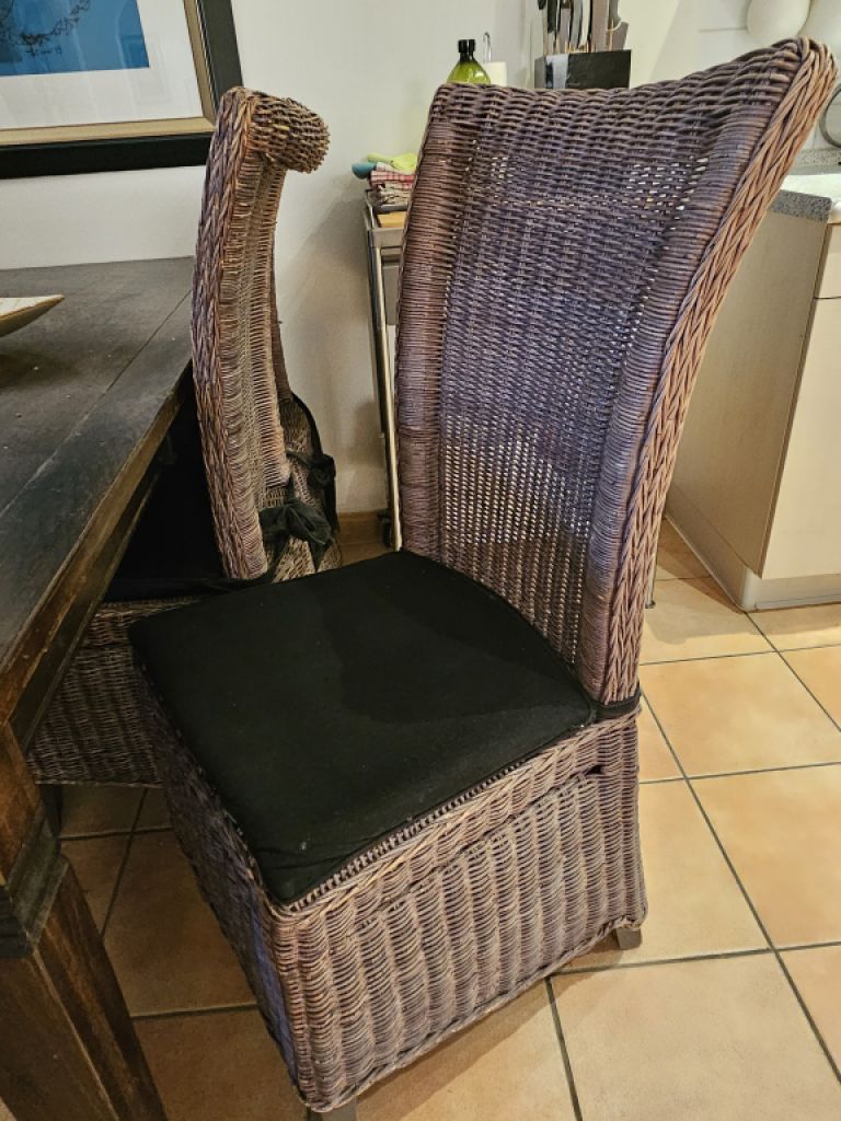 Solid wooden table with 6 wicker chairs