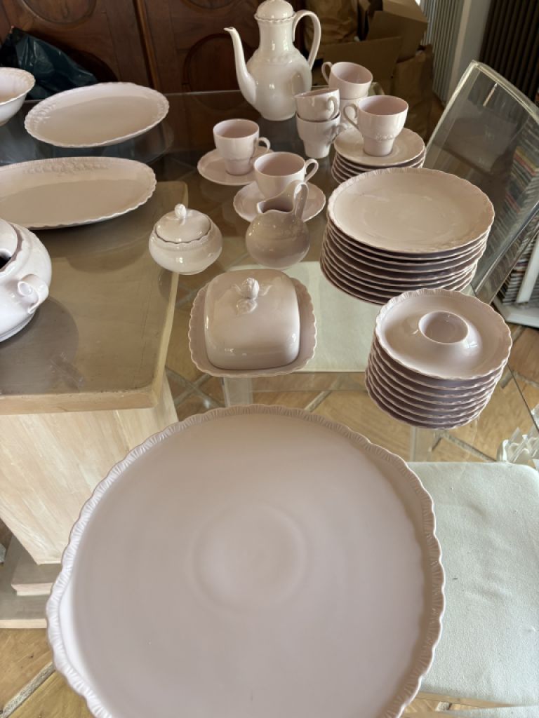Hutschenreuther porcelain Rosé complete for 8 people