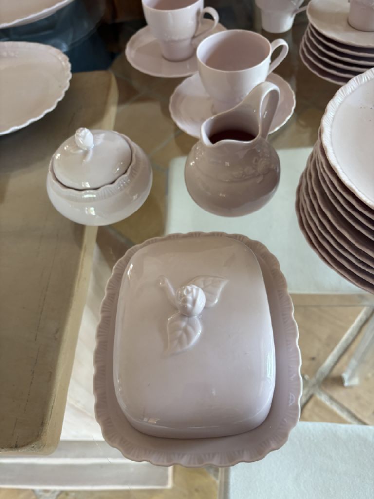 Hutschenreuther porcelain Rosé complete for 8 people